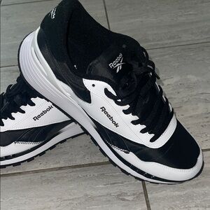 NWOT Reebok Black and White Retro Sneakers Sz 11